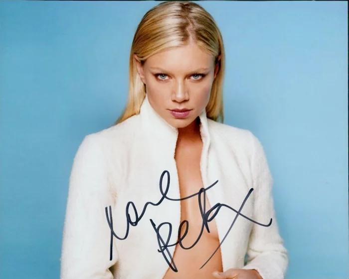 Peta Wilson autograph