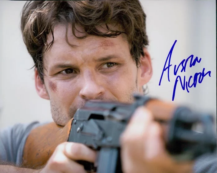 Austin Nichols autograph