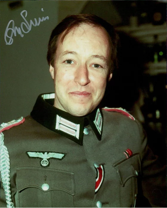Guy Siner autograph