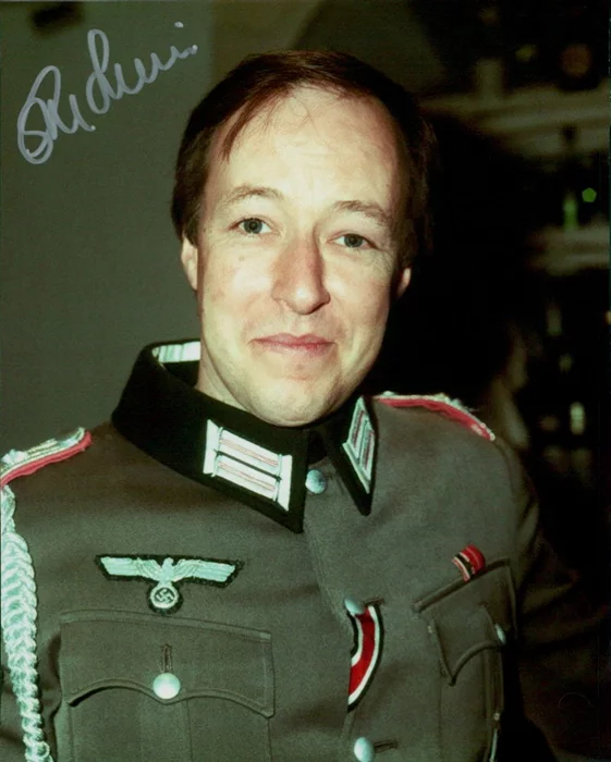 Guy Siner autograph