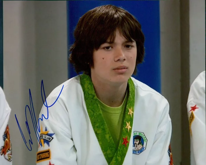 Leo Howard autograph