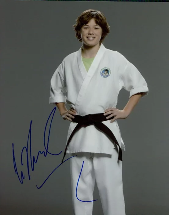 Leo Howard autograph
