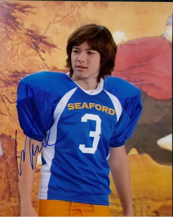 Leo Howard autograph