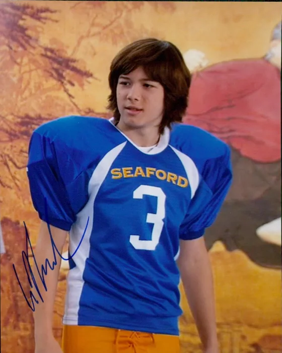 Leo Howard autograph