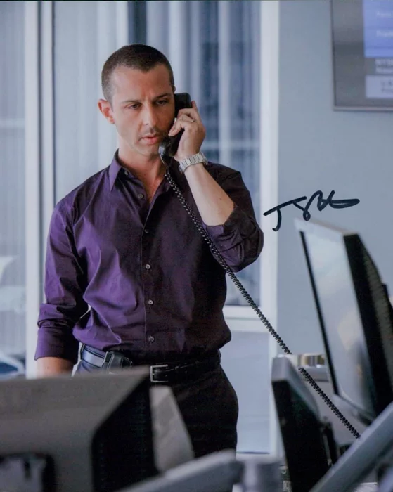 Jeremy Strong autograph