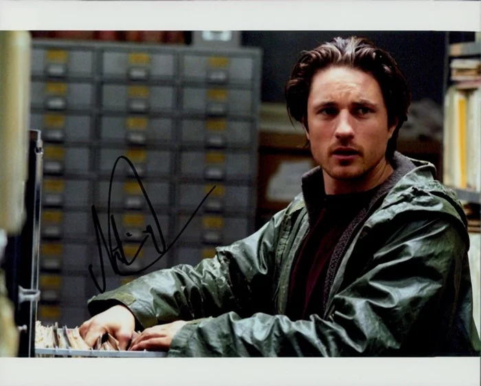 Martin Henderson autograph