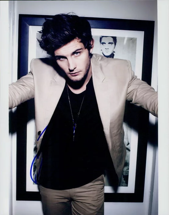 Nico Tortorella autograph