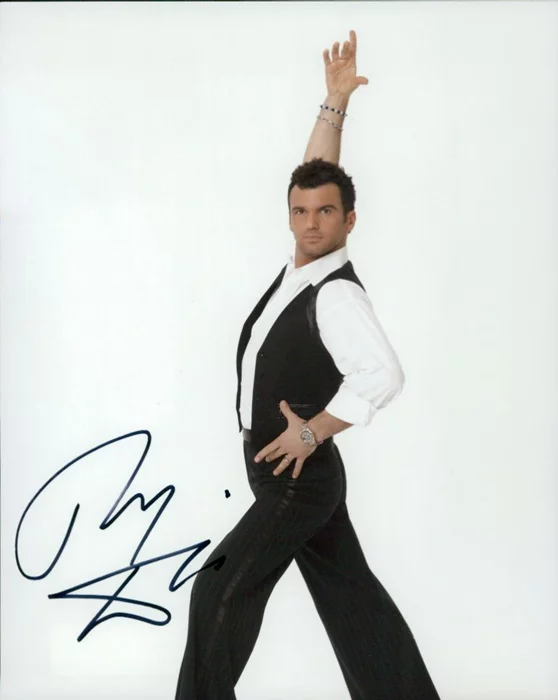 Tony Dovolani autograph