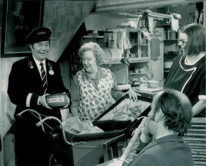 Anna Karen autograph