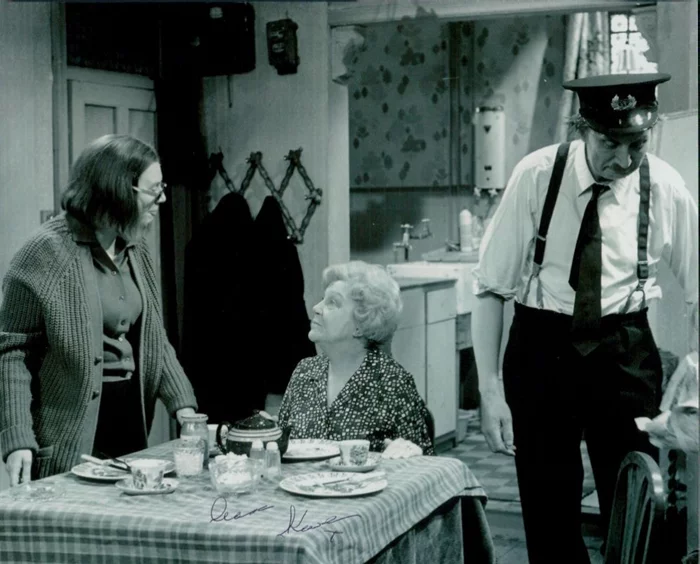 Anna Karen autograph