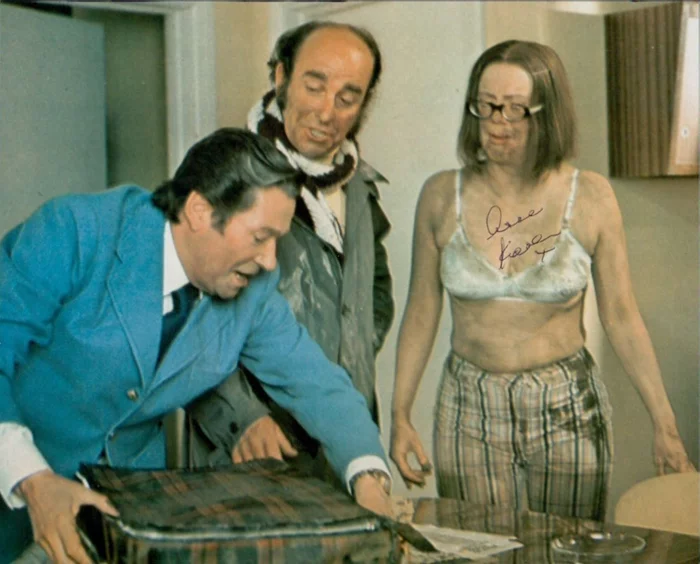 Anna Karen autograph