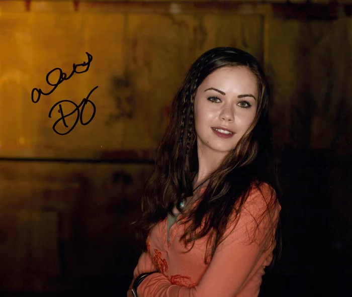 Alexis Dziena autograph