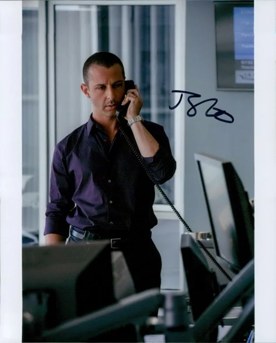 Jeremy Strong autograph