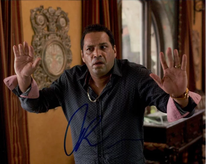 Vincent Laresca autograph