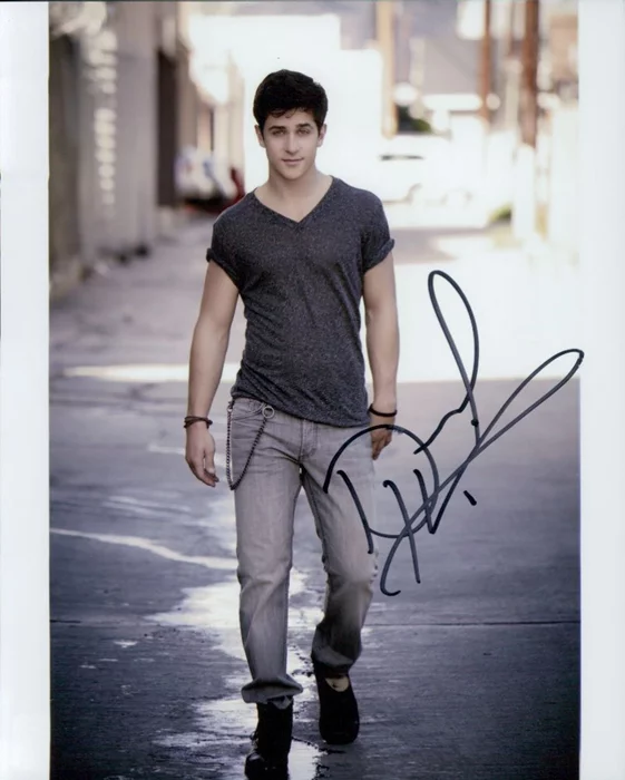 David Henrie autograph