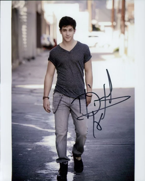 David Henrie autograph