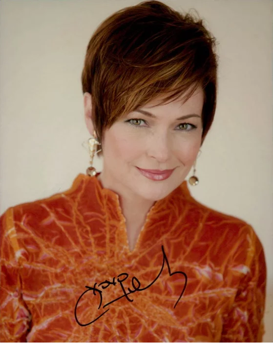 Carolyn Hennesy autograph