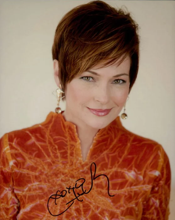 Carolyn Hennesy autograph