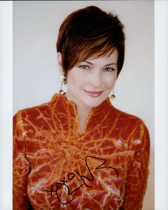 Carolyn Hennesy autograph