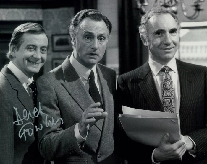 Derek Fowlds autograph
