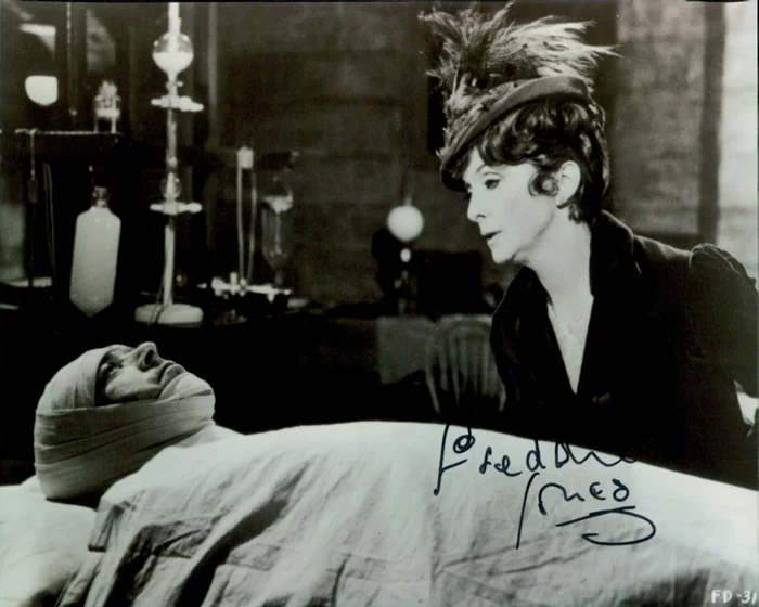 Freddie Jones autograph