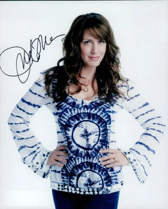 Joely Fisher autograph