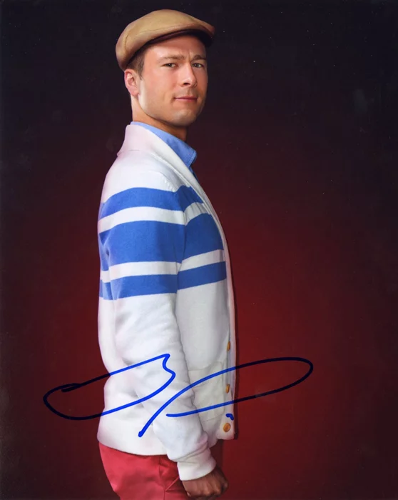 Glen Powell autograph