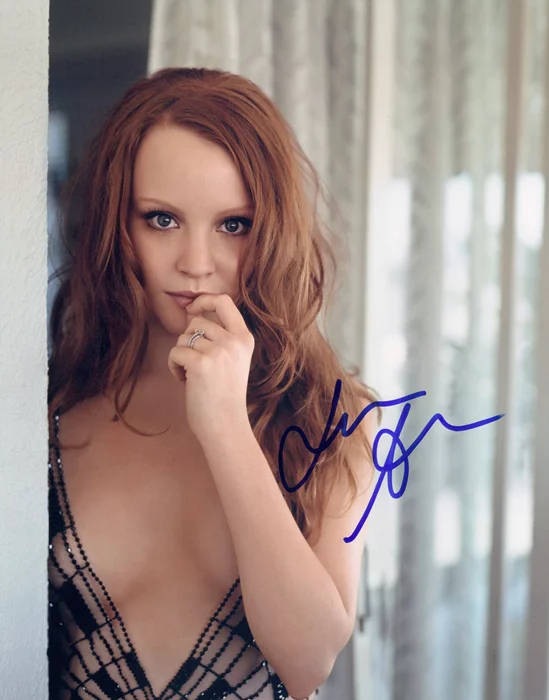 Lauren Ambrose autograph
