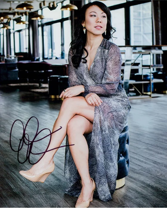 Ali Ahn autograph