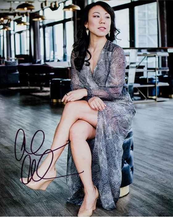 Ali Ahn autograph