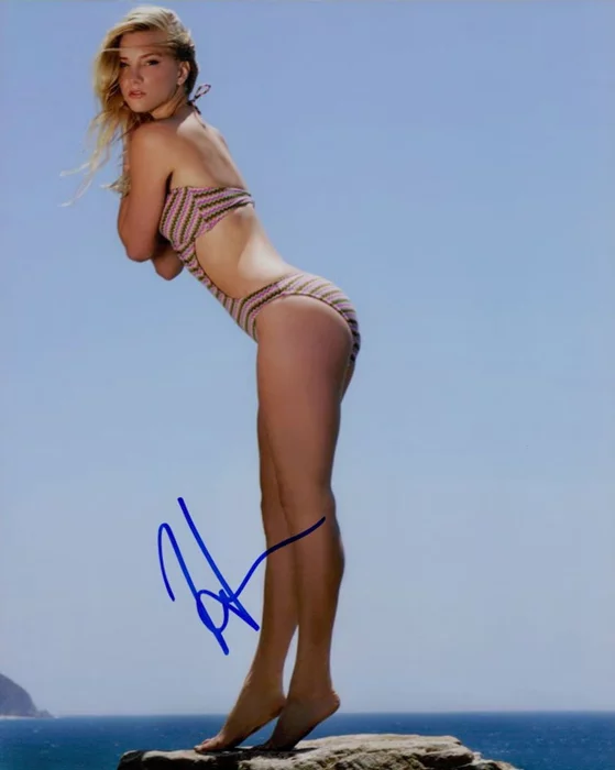 Heather Morris autograph
