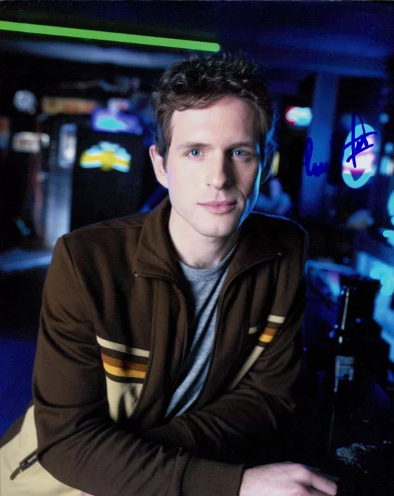 Glenn Howerton autograph