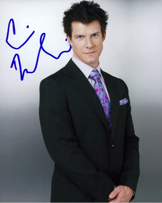 Eric Mabius autograph