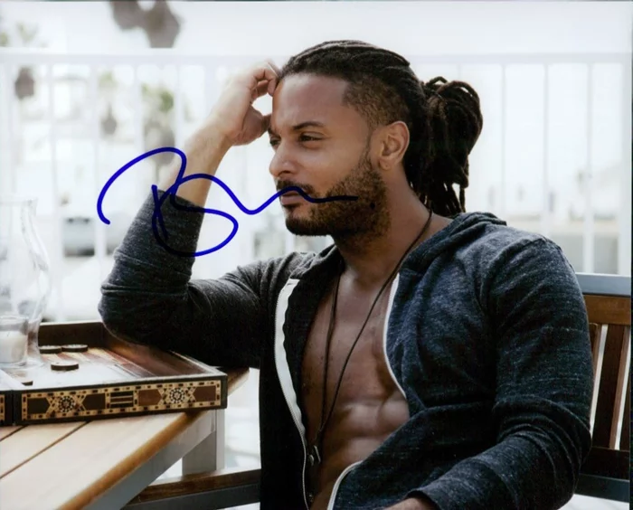 Brandon Jay McLaren autograph