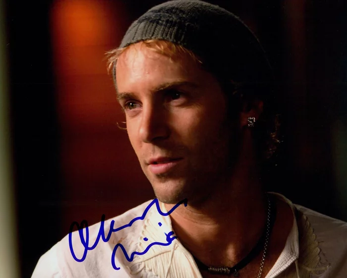 Alessandro Nivola autograph