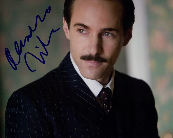 Alessandro Nivola autograph