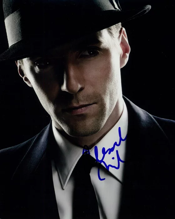 Alessandro Nivola autograph
