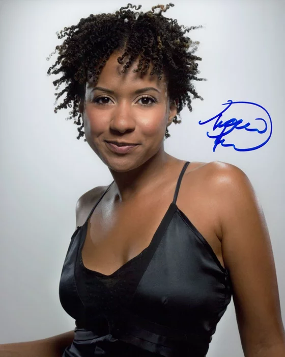 Tracie Thoms autograph