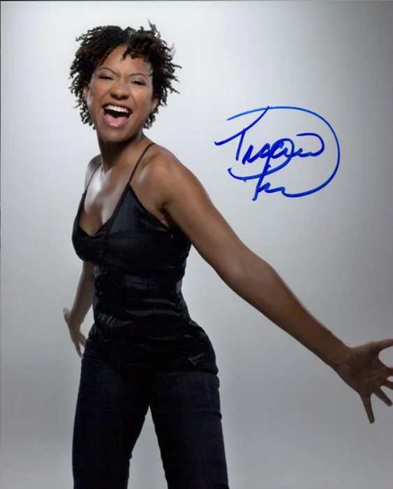 Tracie Thoms autograph
