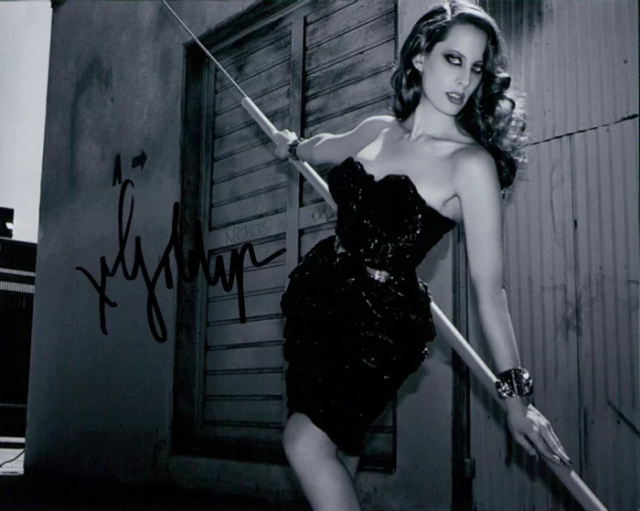 Liz Goldwyn autograph