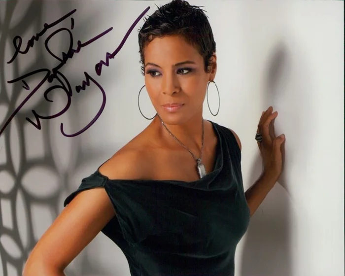 Daphne Wayans autograph