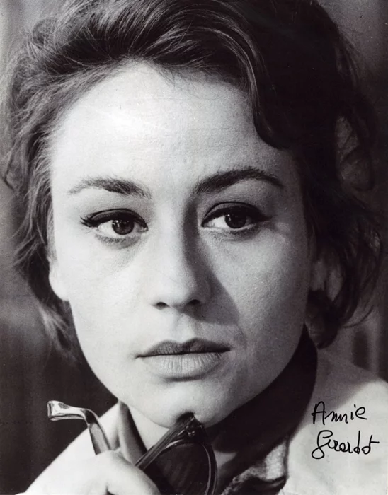 Annie Girardot autograph