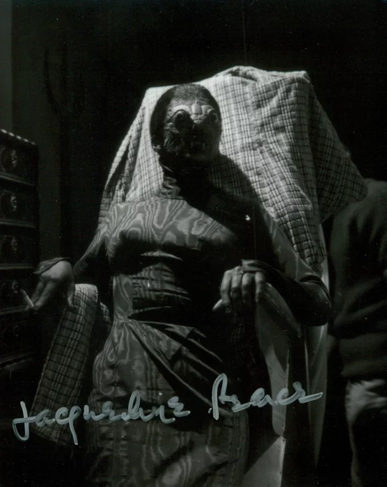 Jacqueline Pearce autograph
