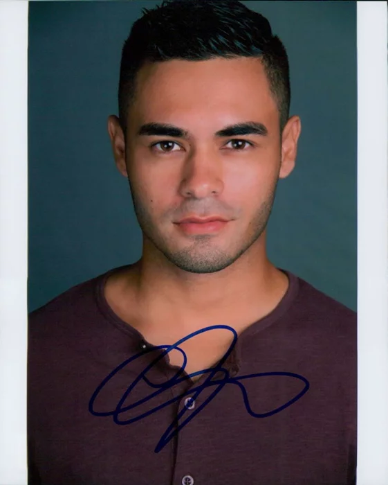 Gabriel Chavarria autograph