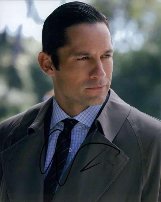 Enrique Murciano autograph