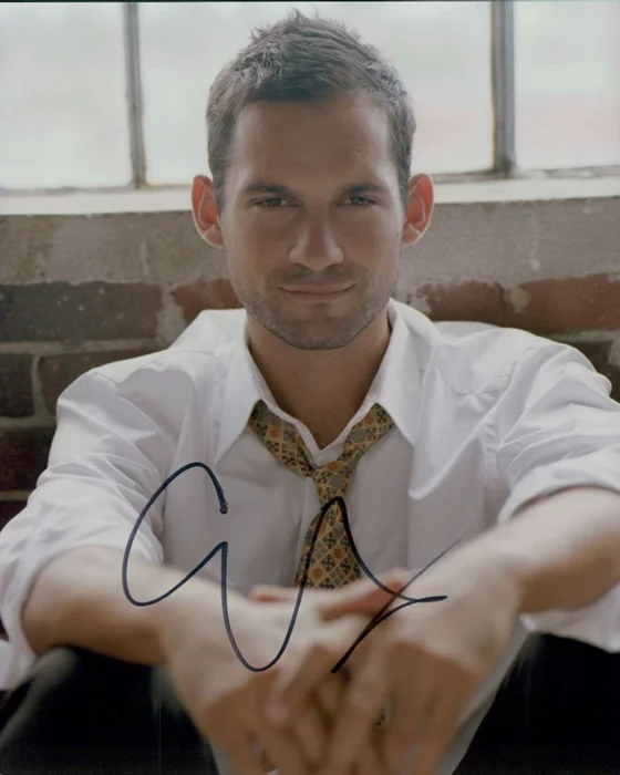 Enrique Murciano autograph