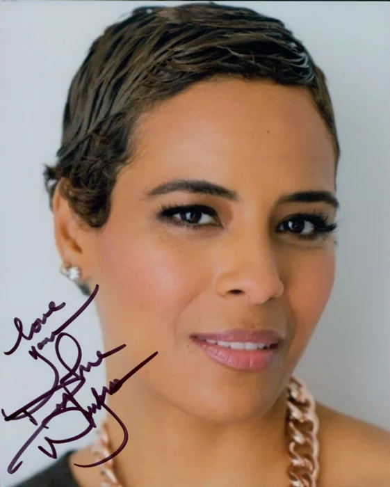 Daphne Wayans autograph
