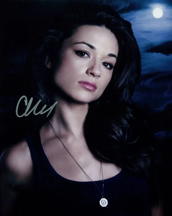 Crystal Reed autograph