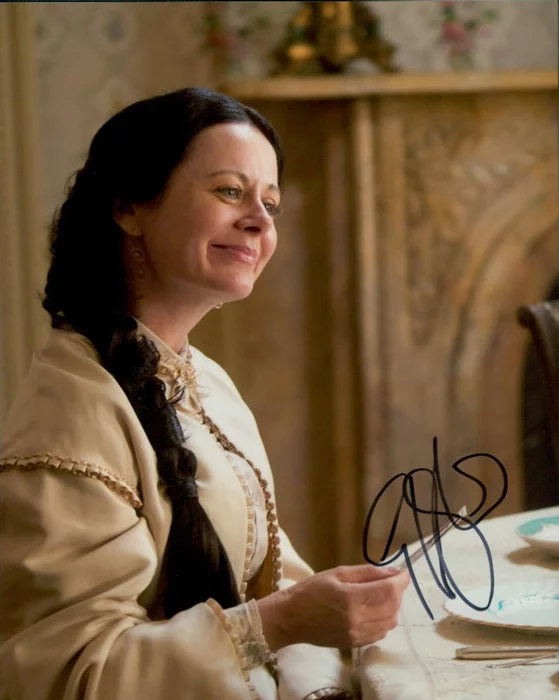 Geraldine Hughes autograph