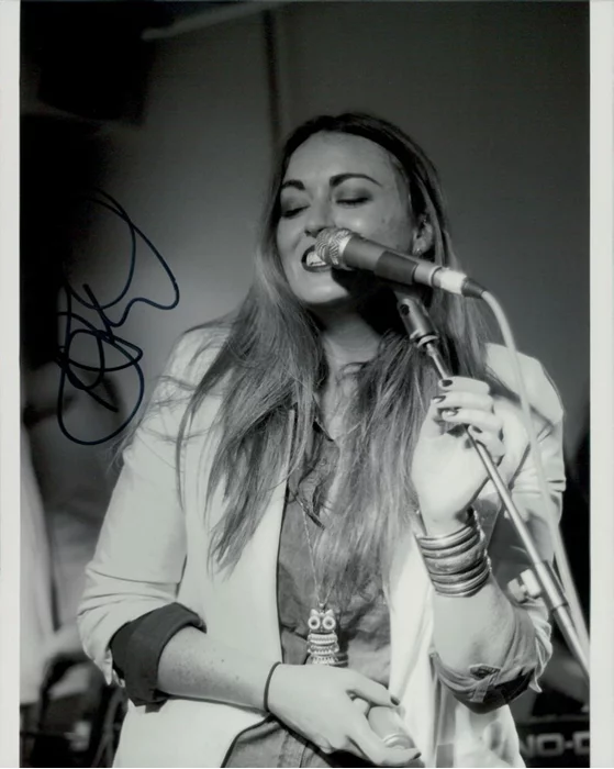 Roisin O autograph